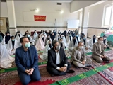 حضور فرماندار و امام جمعه قرچک در بین نمازگزاران دانش آموز در دبیرستان سوده