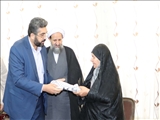 دیدار مسئولان قرچک با خانواده شهید روحانی 