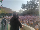 آئین زنگ کتاب به مناسبت هفته کتاب و کتابخوانی در مدرسه ابتدایی ایران قرچک نواخته شد
