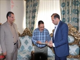 فرماندار قرچک به همراه مسئولان شهرستان با خانواده معظم شهید والامقام مقام «عبداللهی» و جانباز ایثارگر«اصفهانی» دیدار و از ایشان تجلیل کرد.