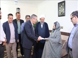 فرماندار شهرستان قرچک از خانواده شهیدان بایرامعلی صفری و شهید خدایار جهانگیری تجلیل و قدردانی کرد