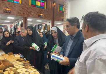 بازدید معاون سیاسی فرماندار از نمایشگاه مشارکت در توانمندسازی جامعه هدف‌ بهزيستی قرچک